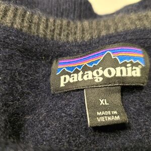 Patagonia Navy Sweater XL